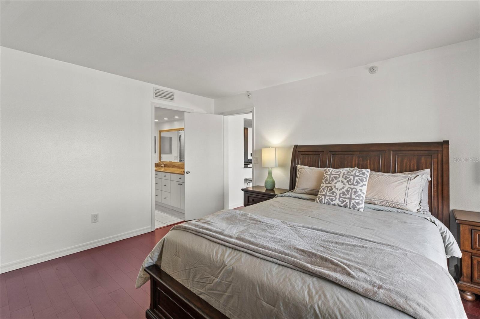 Image 18 of 27 For 7432 Sunshine Skyway Lane S 402