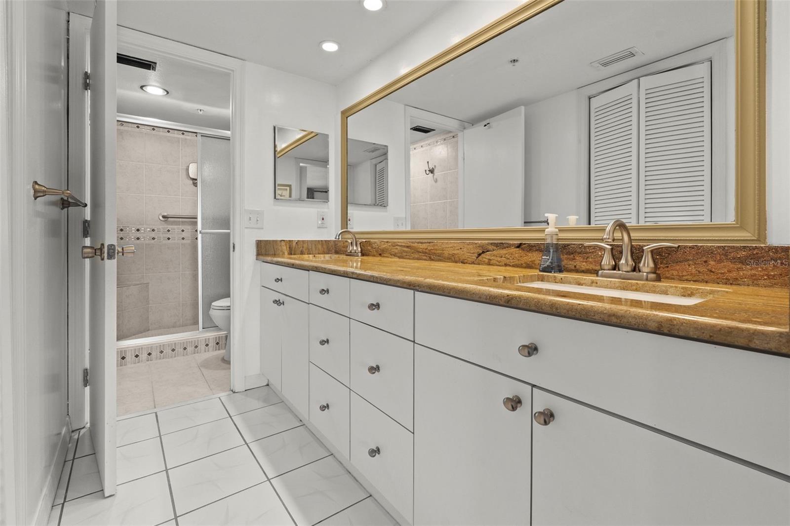 Image 19 of 27 For 7432 Sunshine Skyway Lane S 402