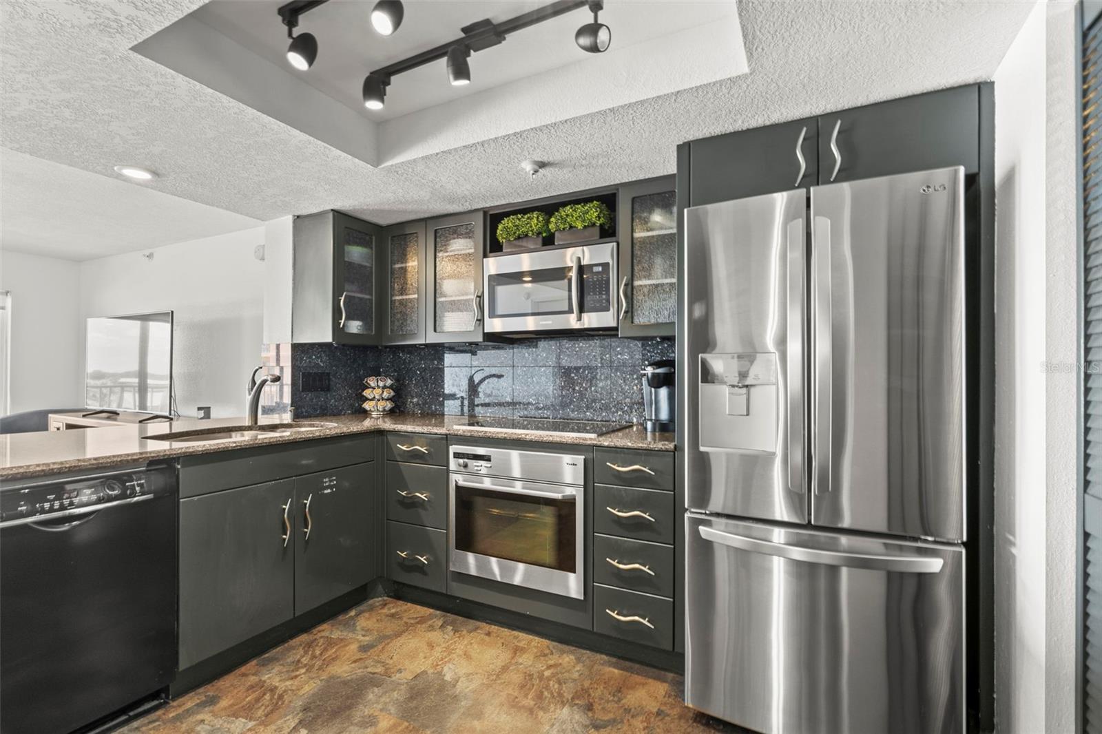 Image 5 of 27 For 7432 Sunshine Skyway Lane S 402