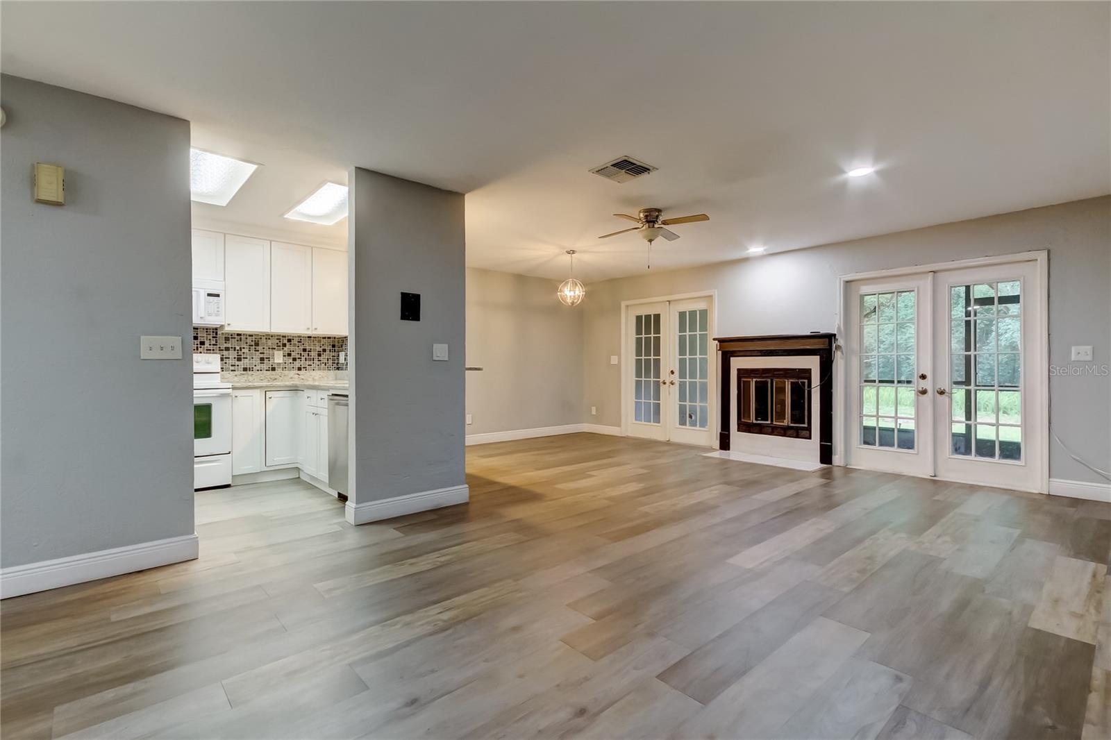Image 17 of 43 For 4139 Brentwood Park Circle
