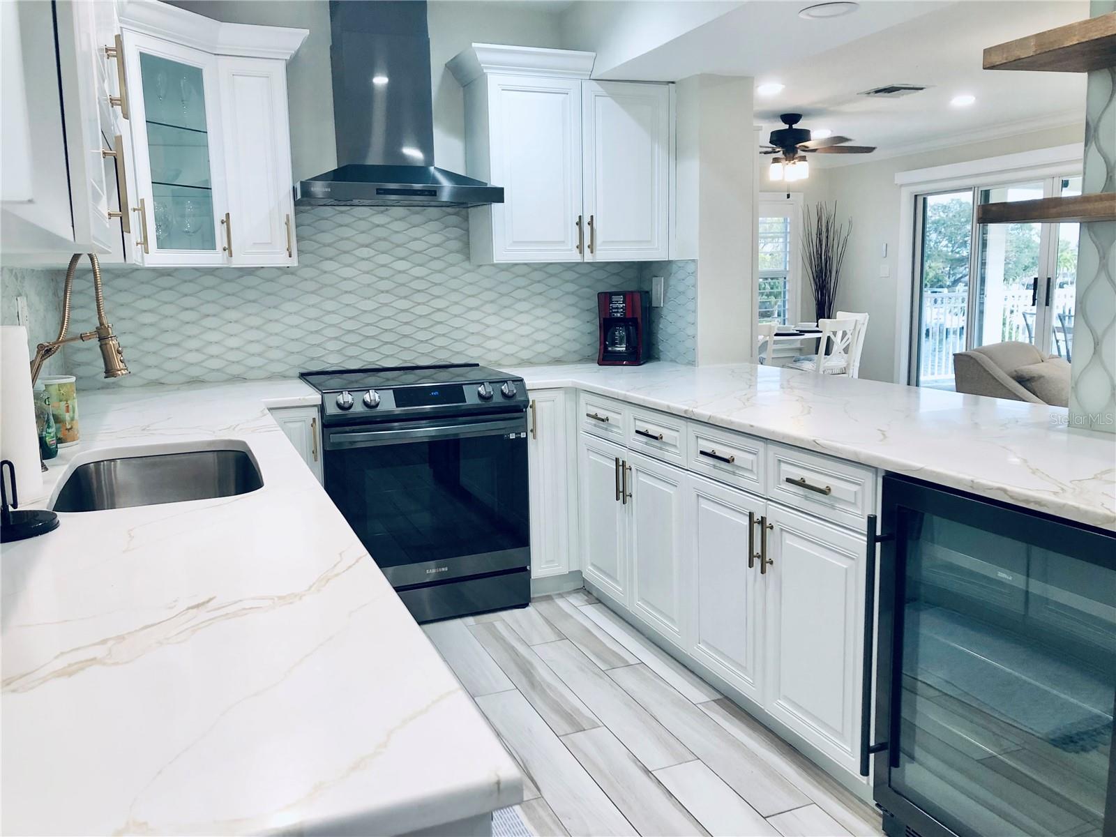 Image 11 of 21 For 4103 Gulf Boulevard 210