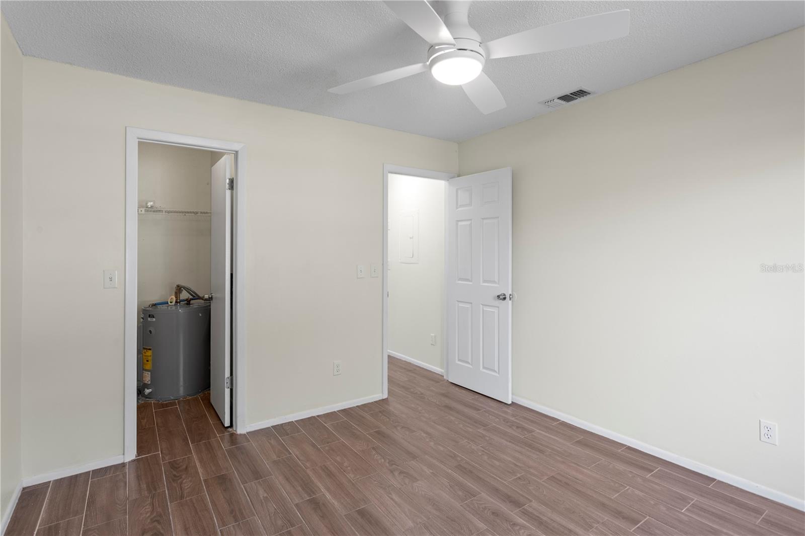 Image 17 of 24 For 13046 Leverington Street