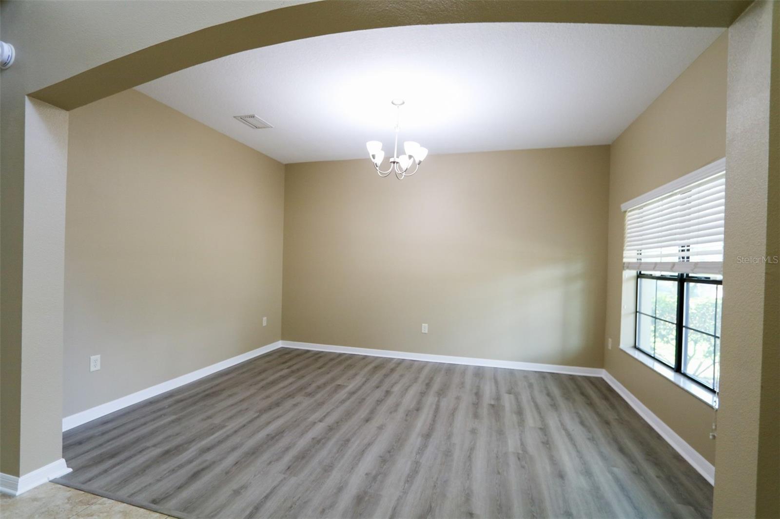Image 12 of 39 For 1208 Oakcrest Drive