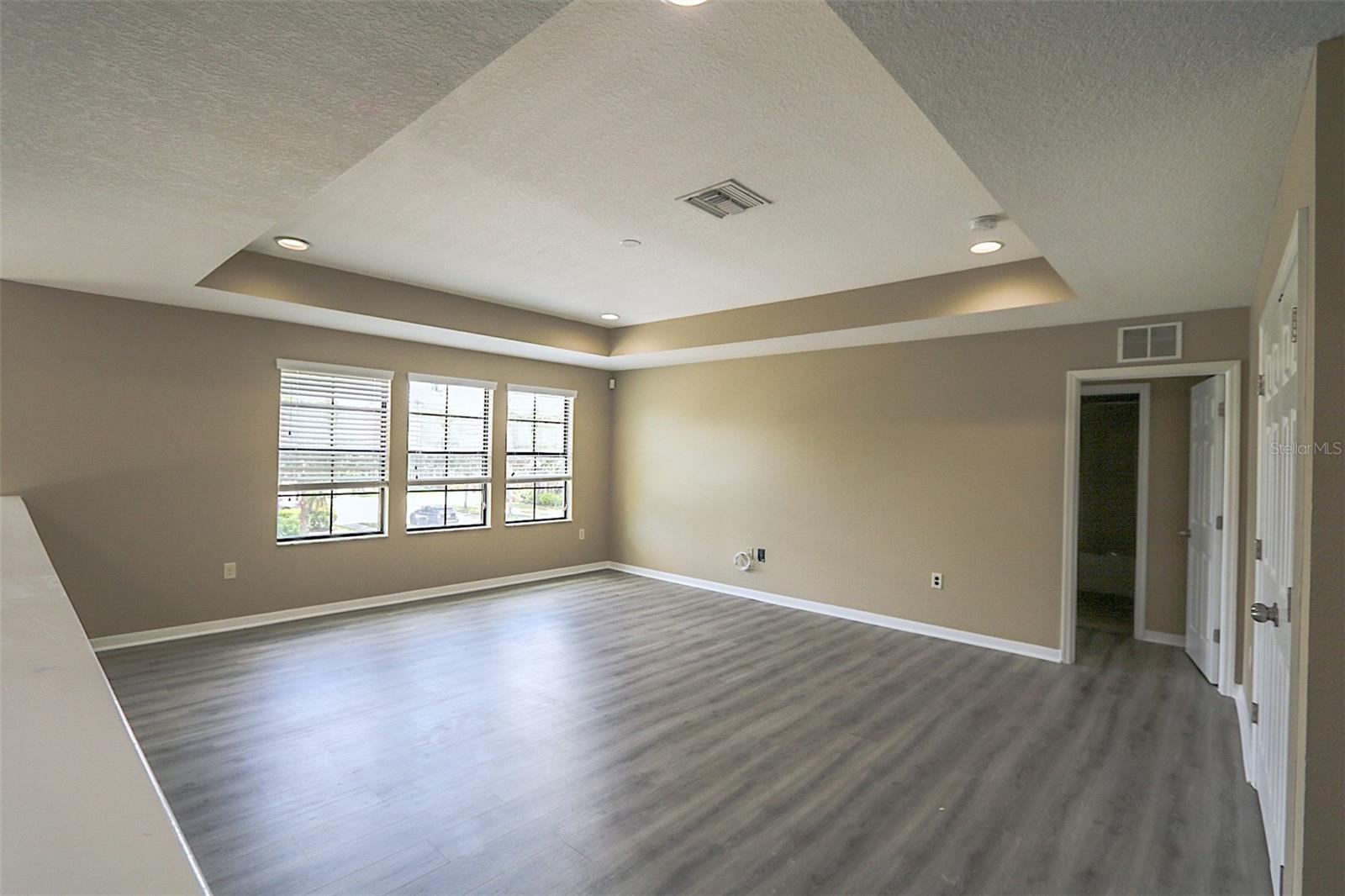 Image 20 of 39 For 1208 Oakcrest Drive
