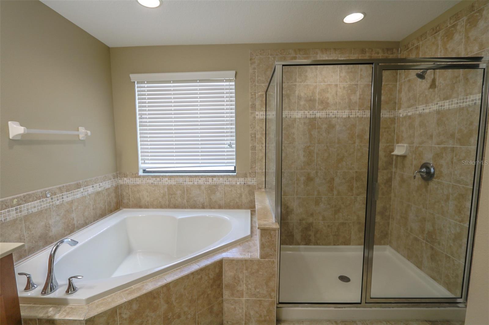 Image 23 of 39 For 1208 Oakcrest Drive