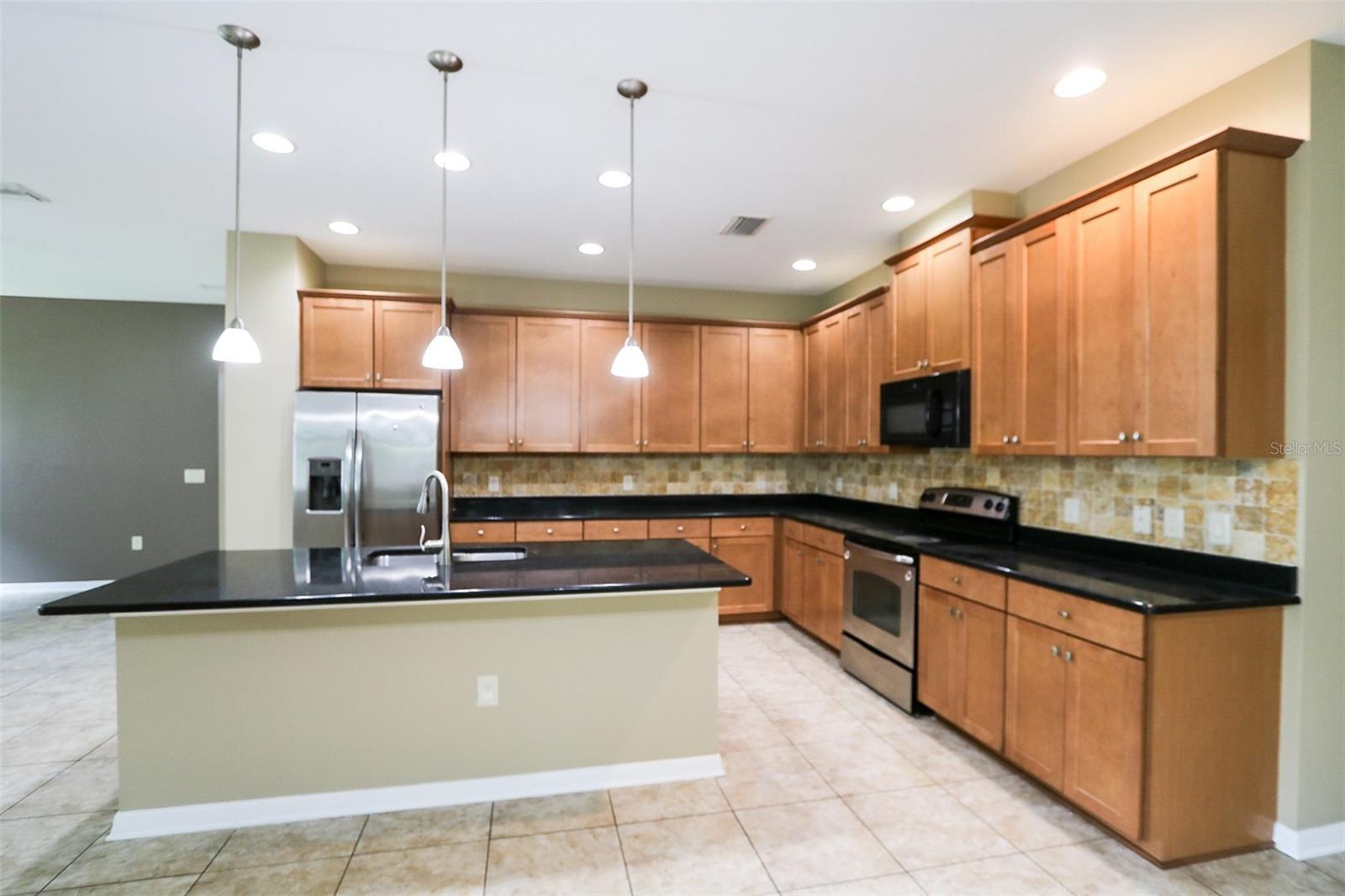 Image 3 of 39 For 1208 Oakcrest Drive