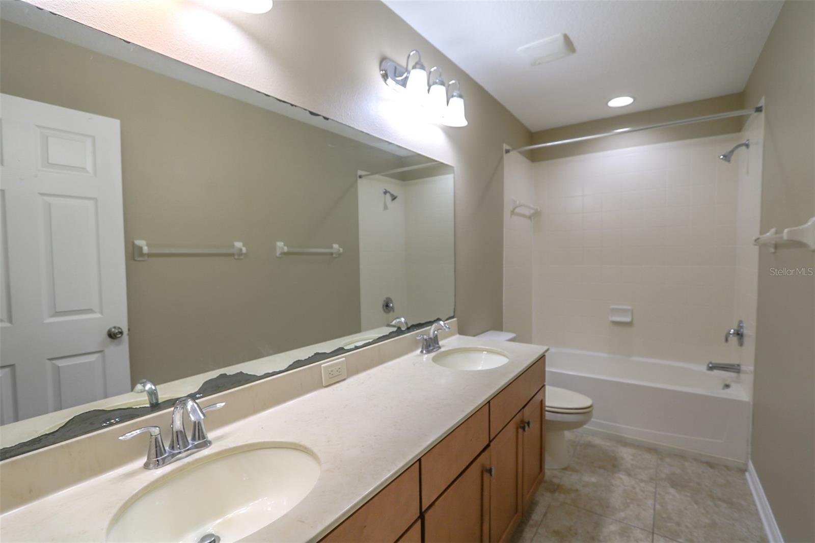Image 33 of 39 For 1208 Oakcrest Drive