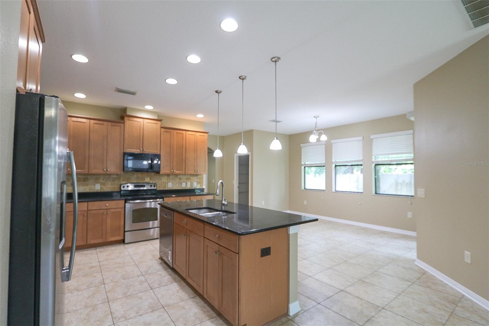 Image 4 of 39 For 1208 Oakcrest Drive