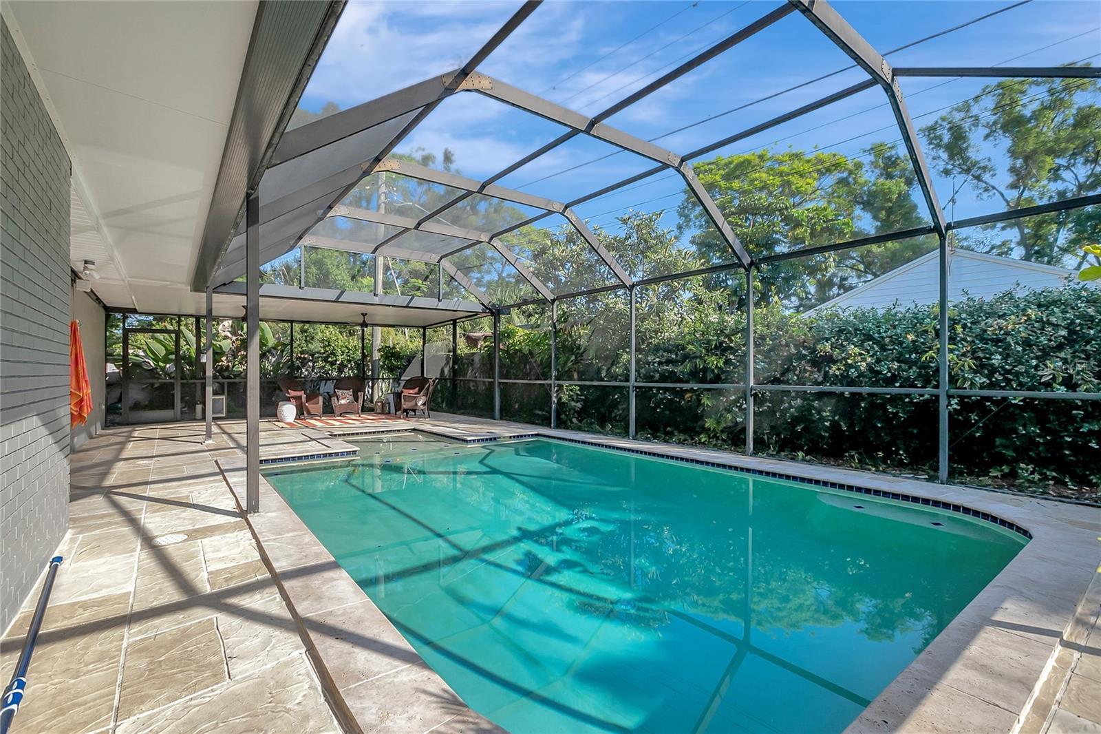 Image 21 of 22 For 571 Luzon Avenue