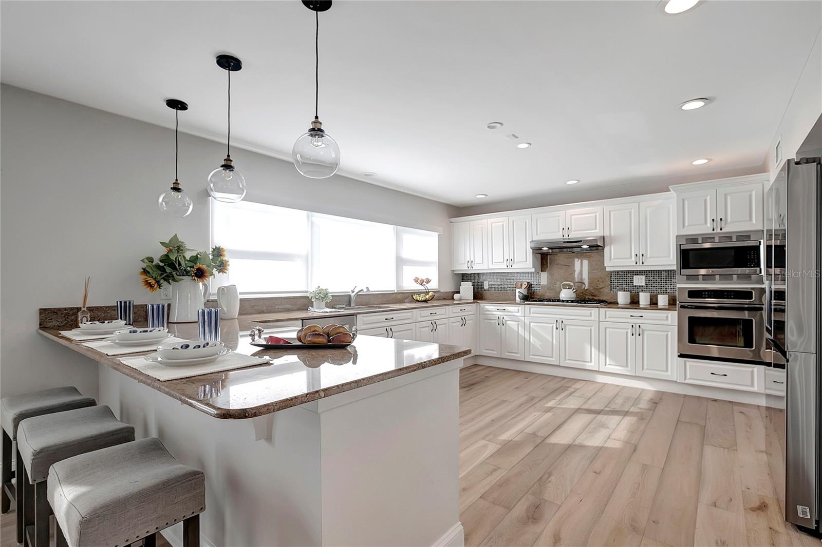 Image 7 of 22 For 571 Luzon Avenue