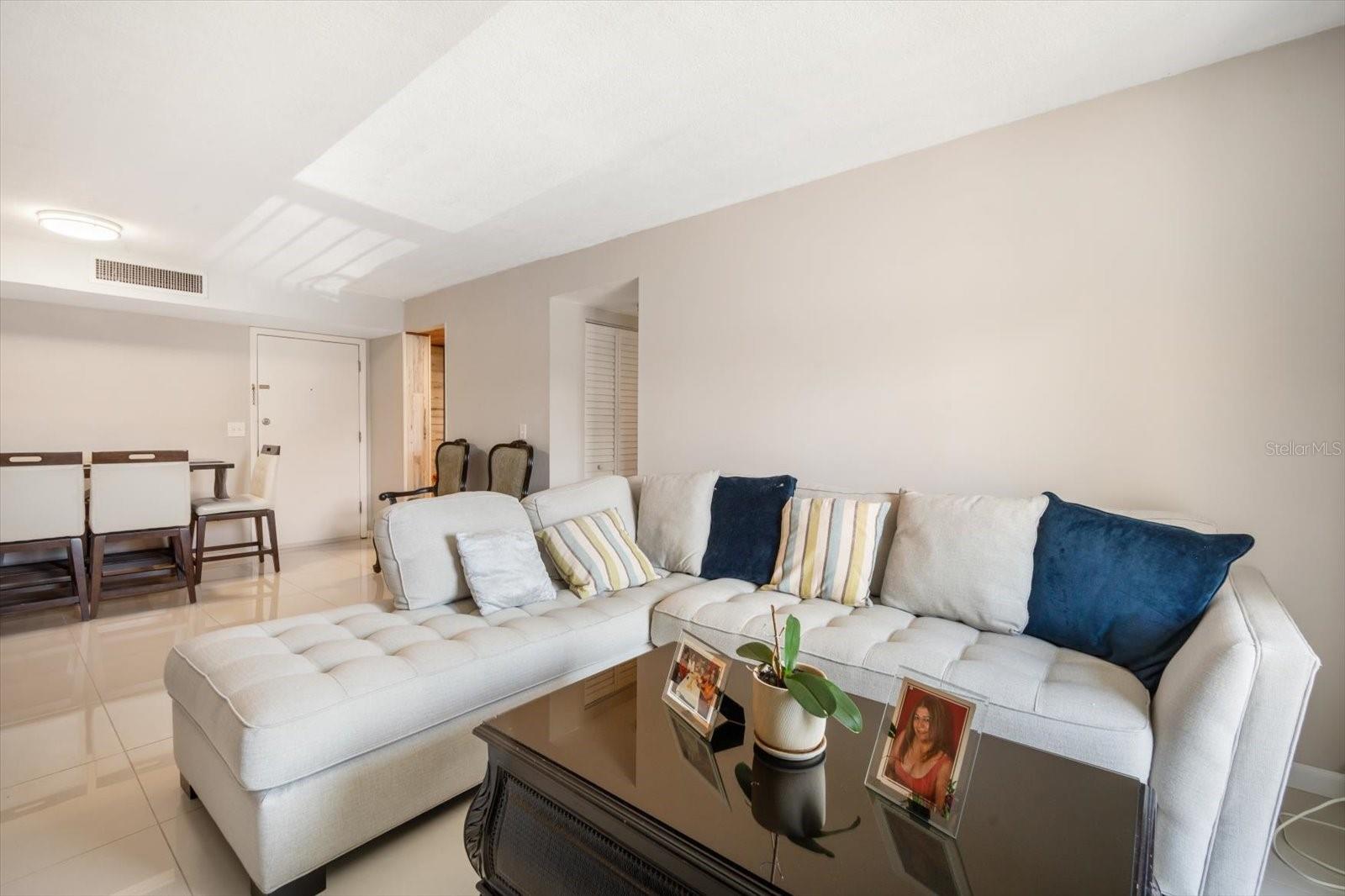 Image 3 of 20 For 801 Russell Lane 252