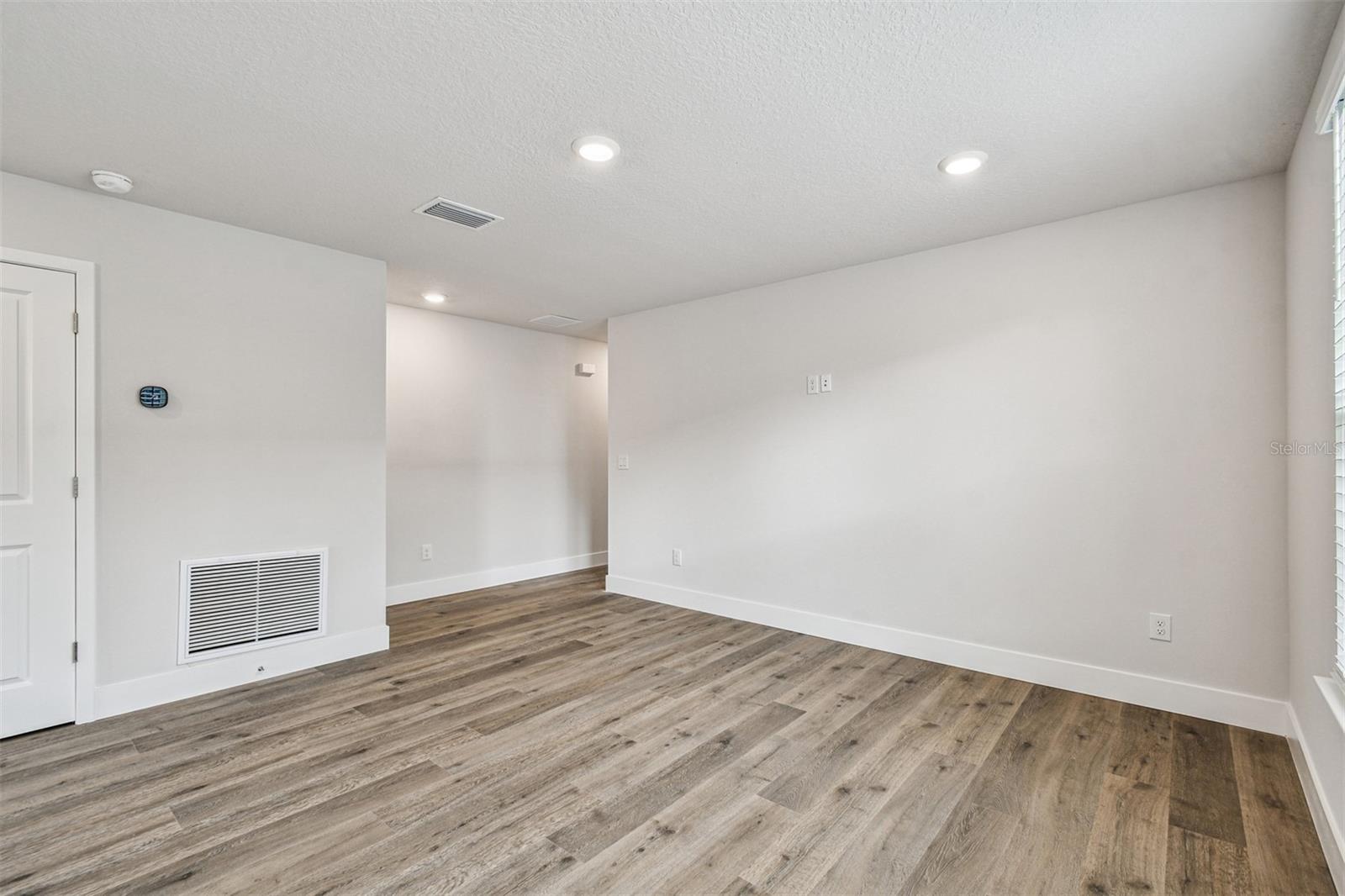 Image 17 of 46 For 503 Warren Avenue 1