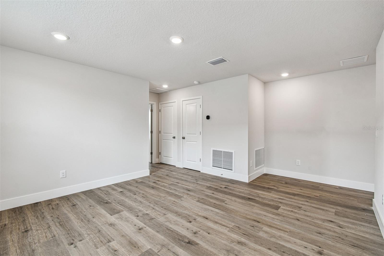 Image 18 of 46 For 503 Warren Avenue 1