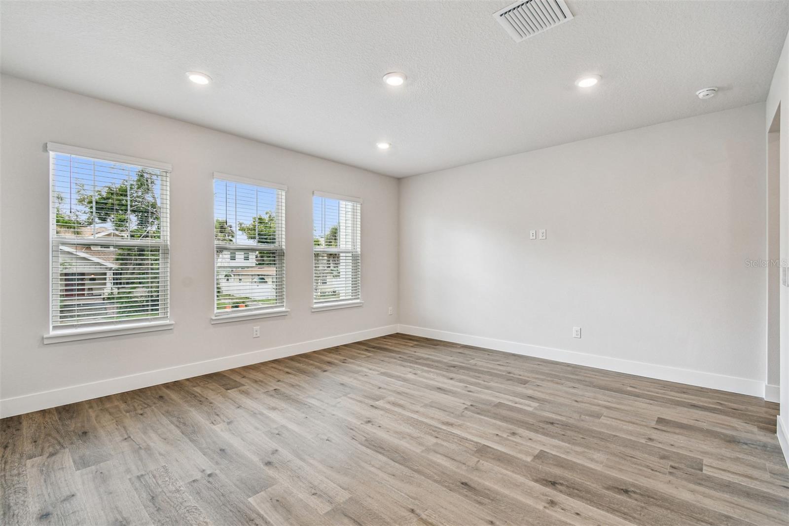 Image 20 of 46 For 503 Warren Avenue 1