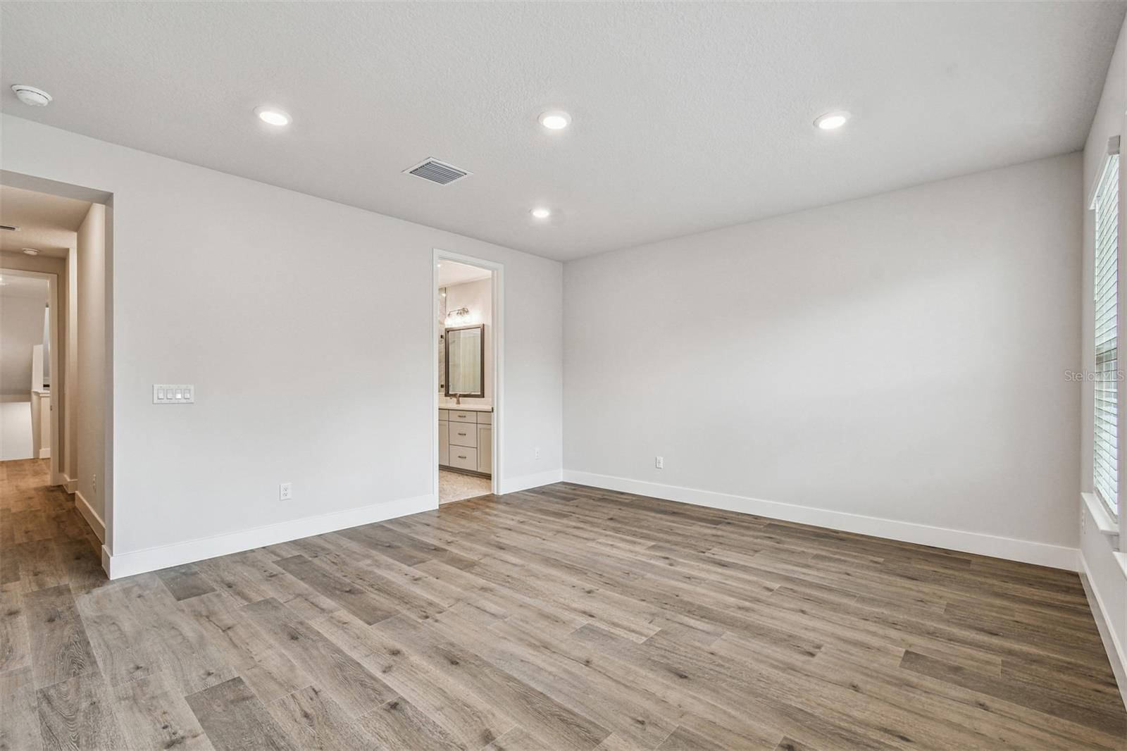 Image 21 of 46 For 503 Warren Avenue 1