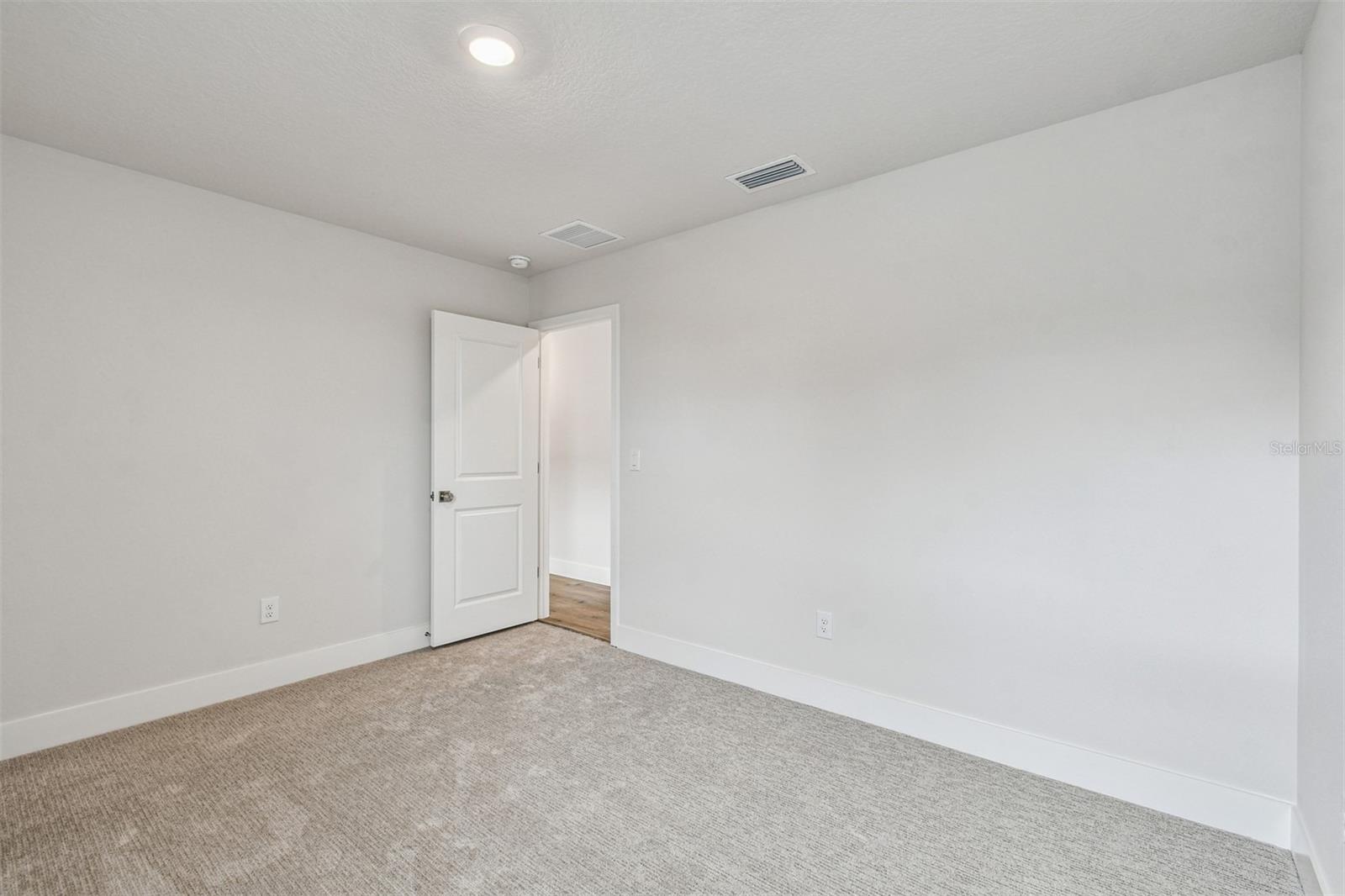 Image 37 of 46 For 503 Warren Avenue 1
