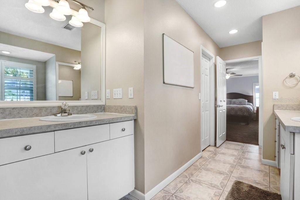 Image 22 of 34 For 10513 Carrollview Drive