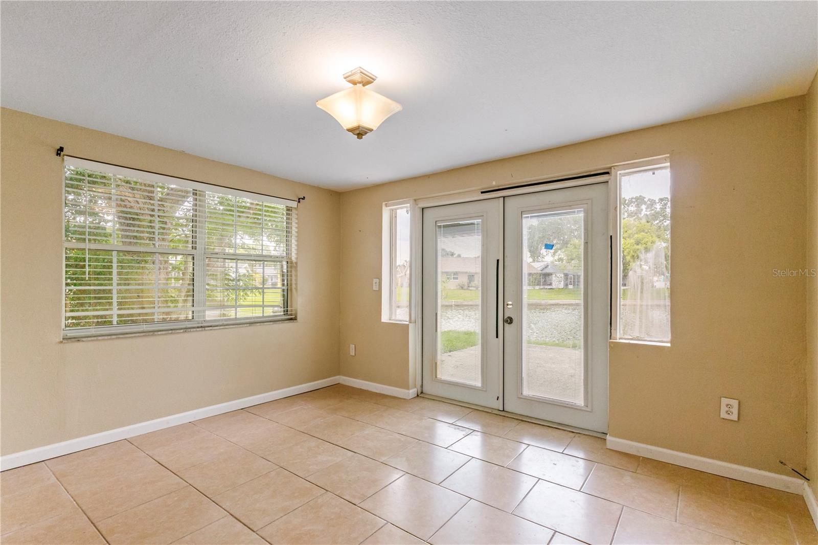 Listing photo id 12 for 3559 Rock Royal Drive