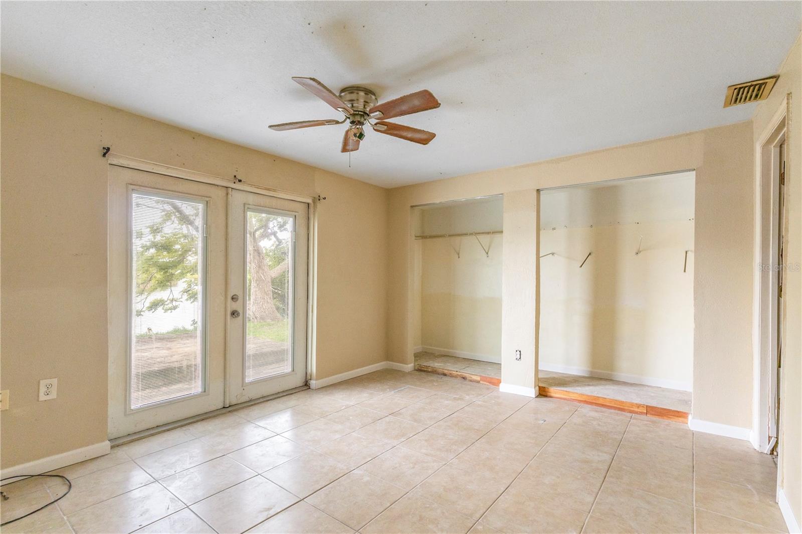 Listing photo id 13 for 3559 Rock Royal Drive