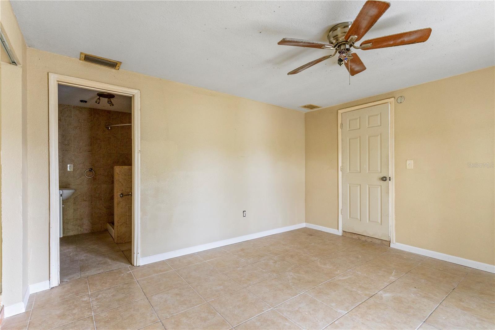Listing photo id 15 for 3559 Rock Royal Drive