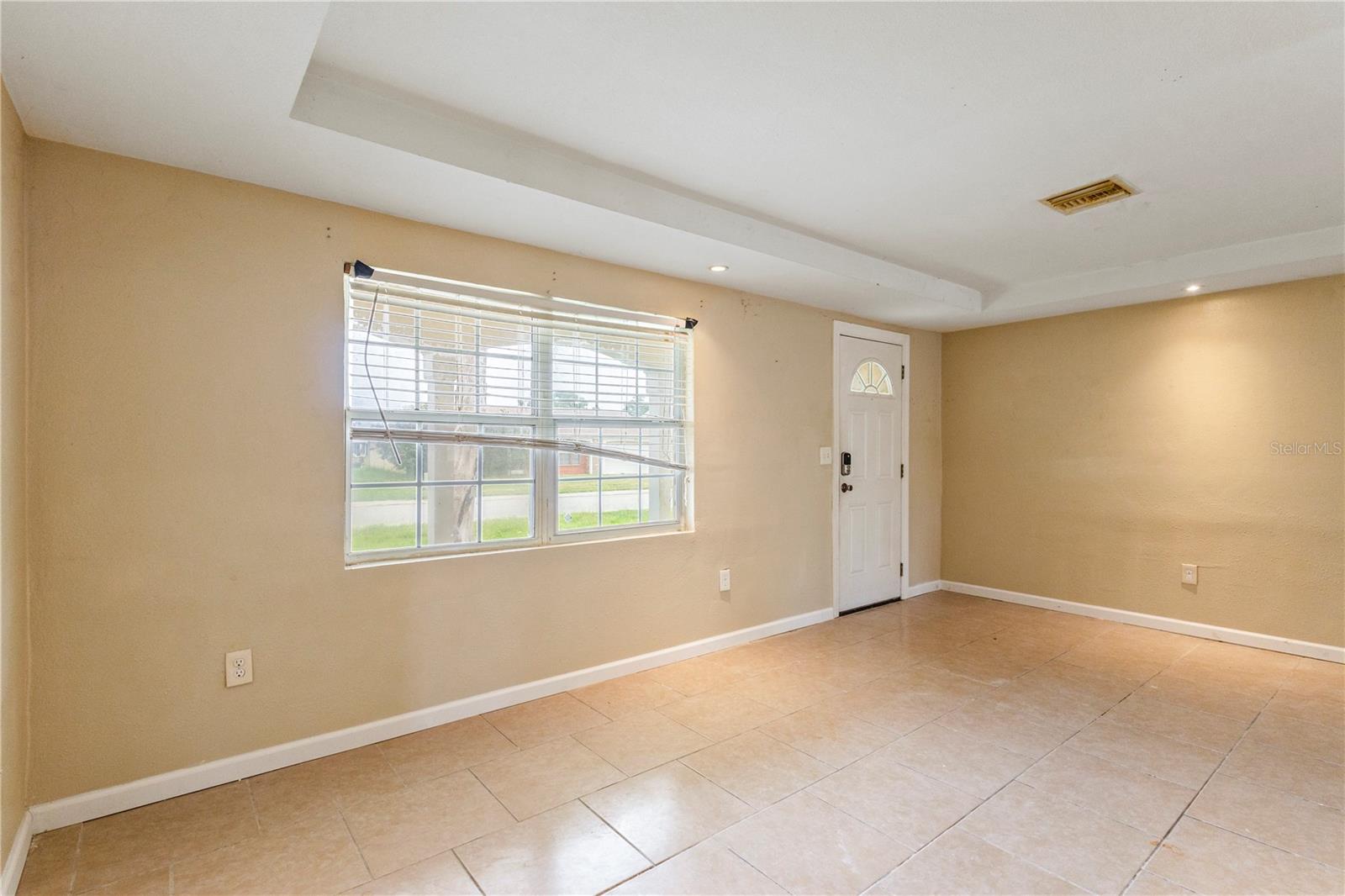 Listing photo id 3 for 3559 Rock Royal Drive