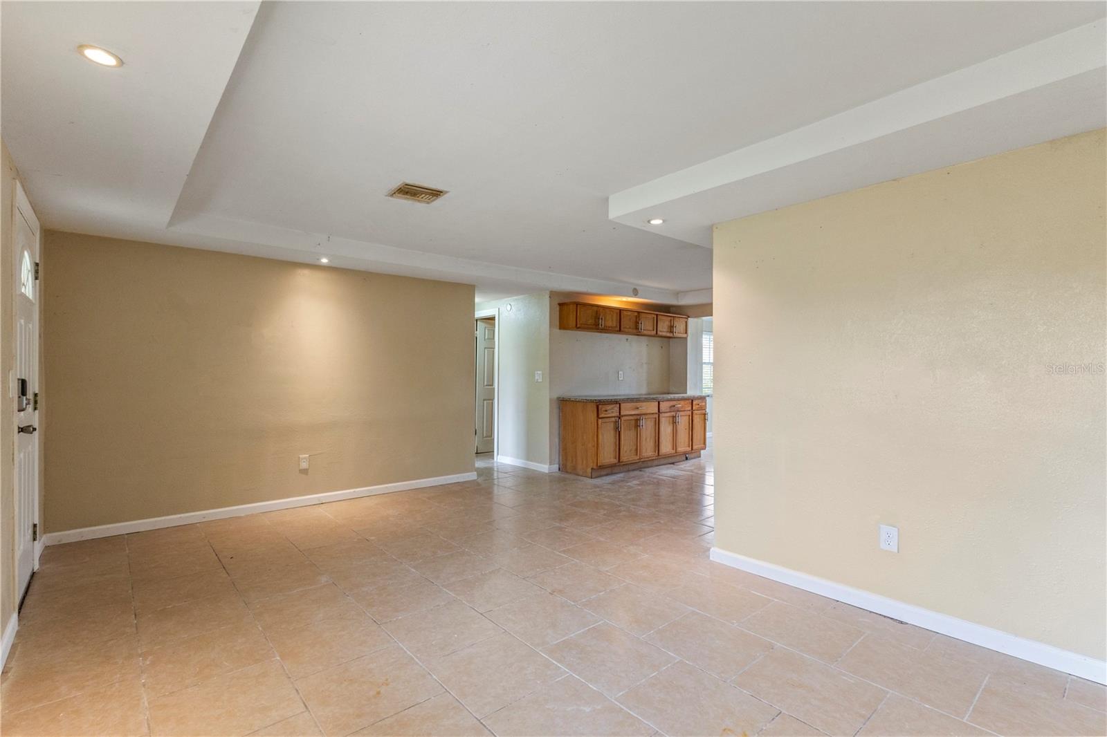 Listing photo id 4 for 3559 Rock Royal Drive