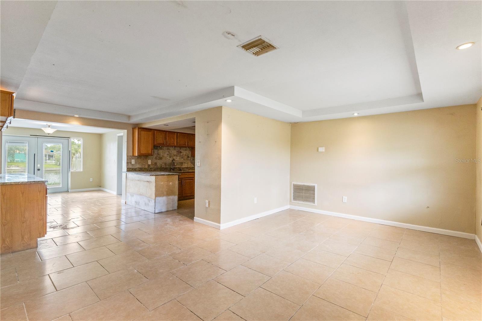 Listing photo id 5 for 3559 Rock Royal Drive
