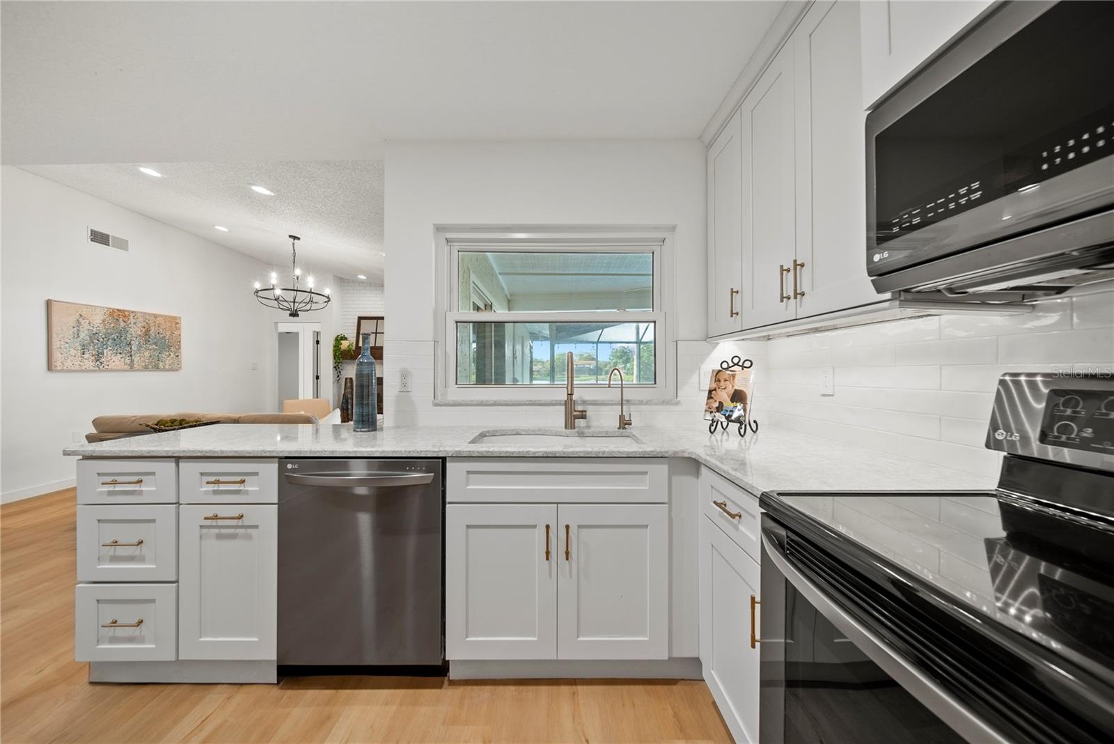 Image 14 of 51 For 3925 Dunaire Drive