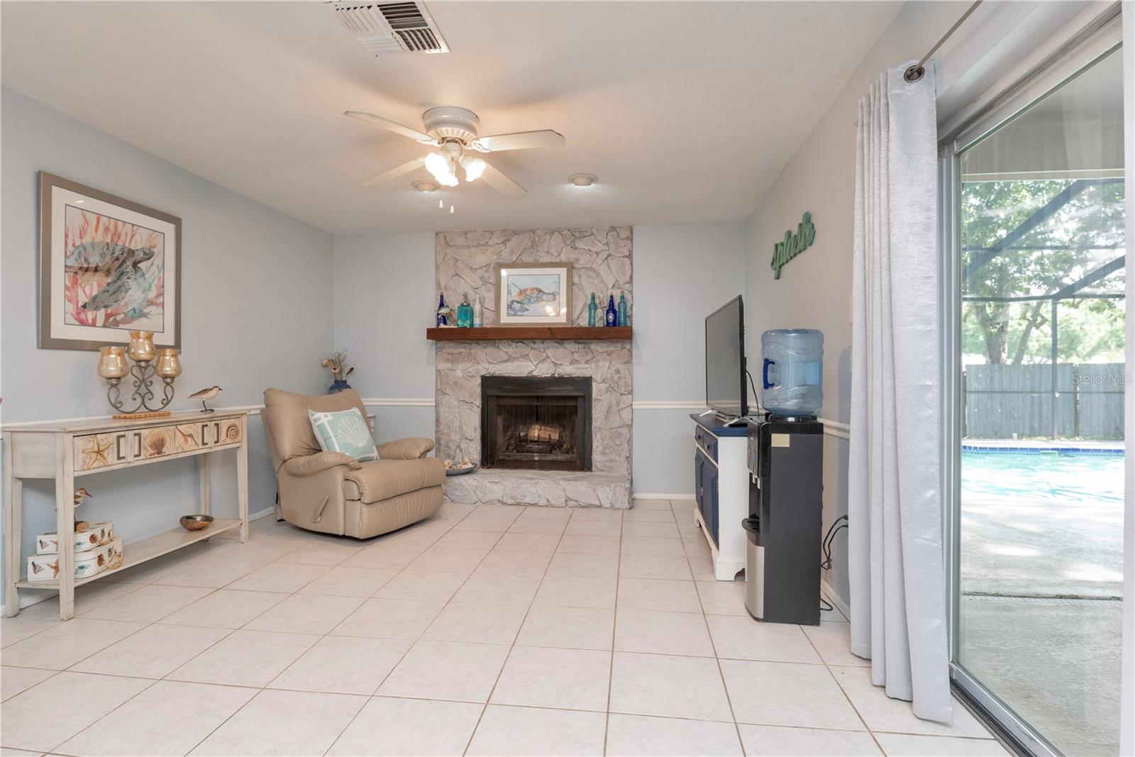 Listing photo id 8 for 2285 Hidden Meadows Drive E