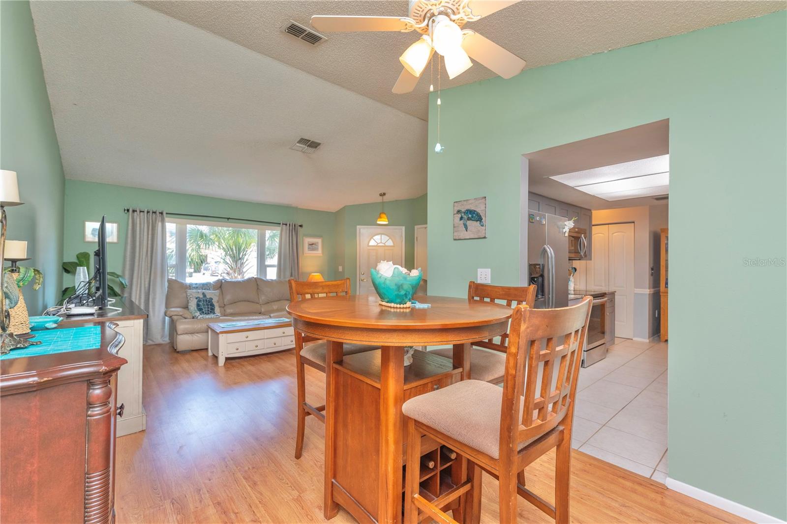 Listing photo id 9 for 2285 Hidden Meadows Drive E