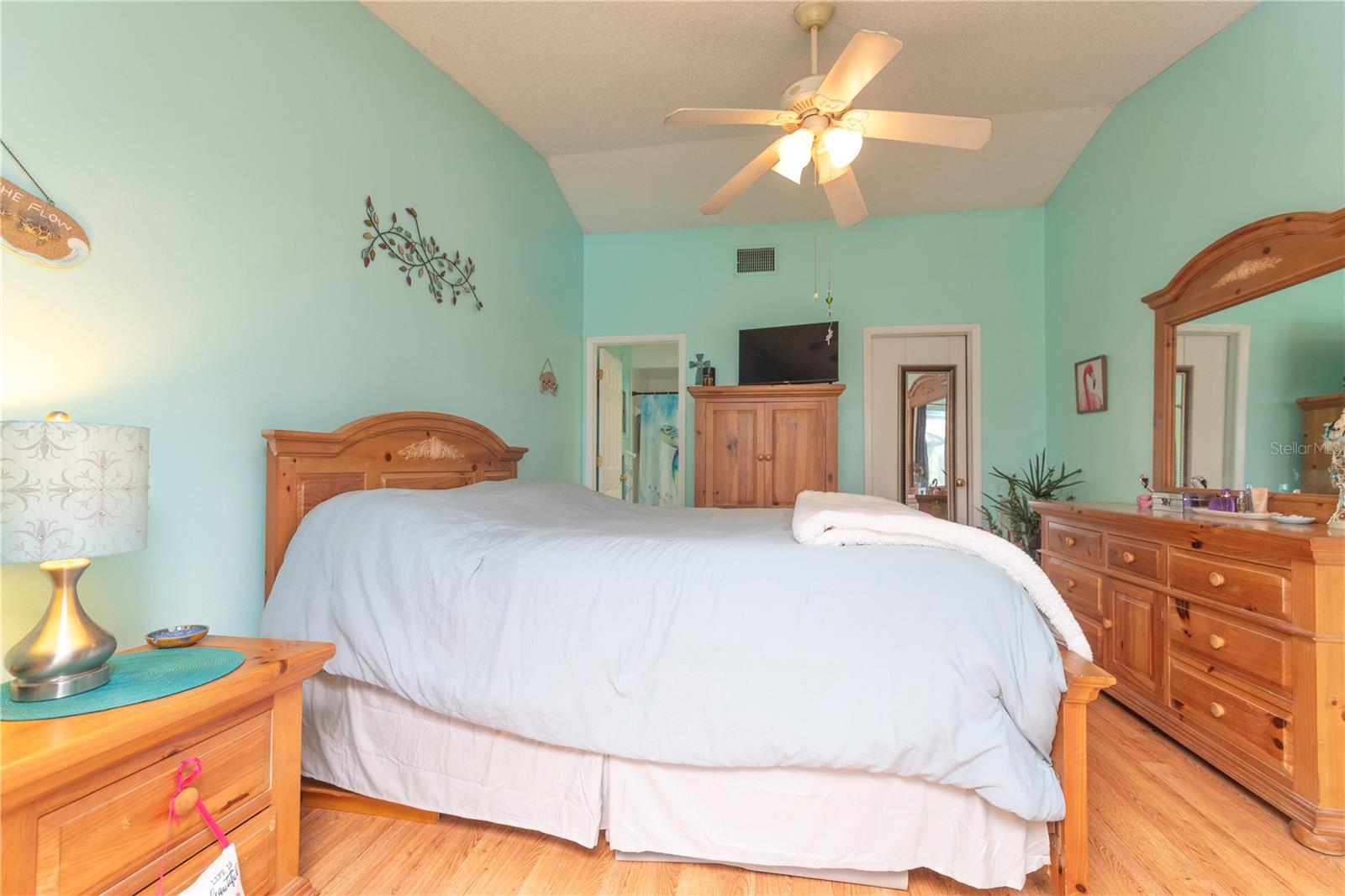 Listing photo id 11 for 2285 Hidden Meadows Drive E