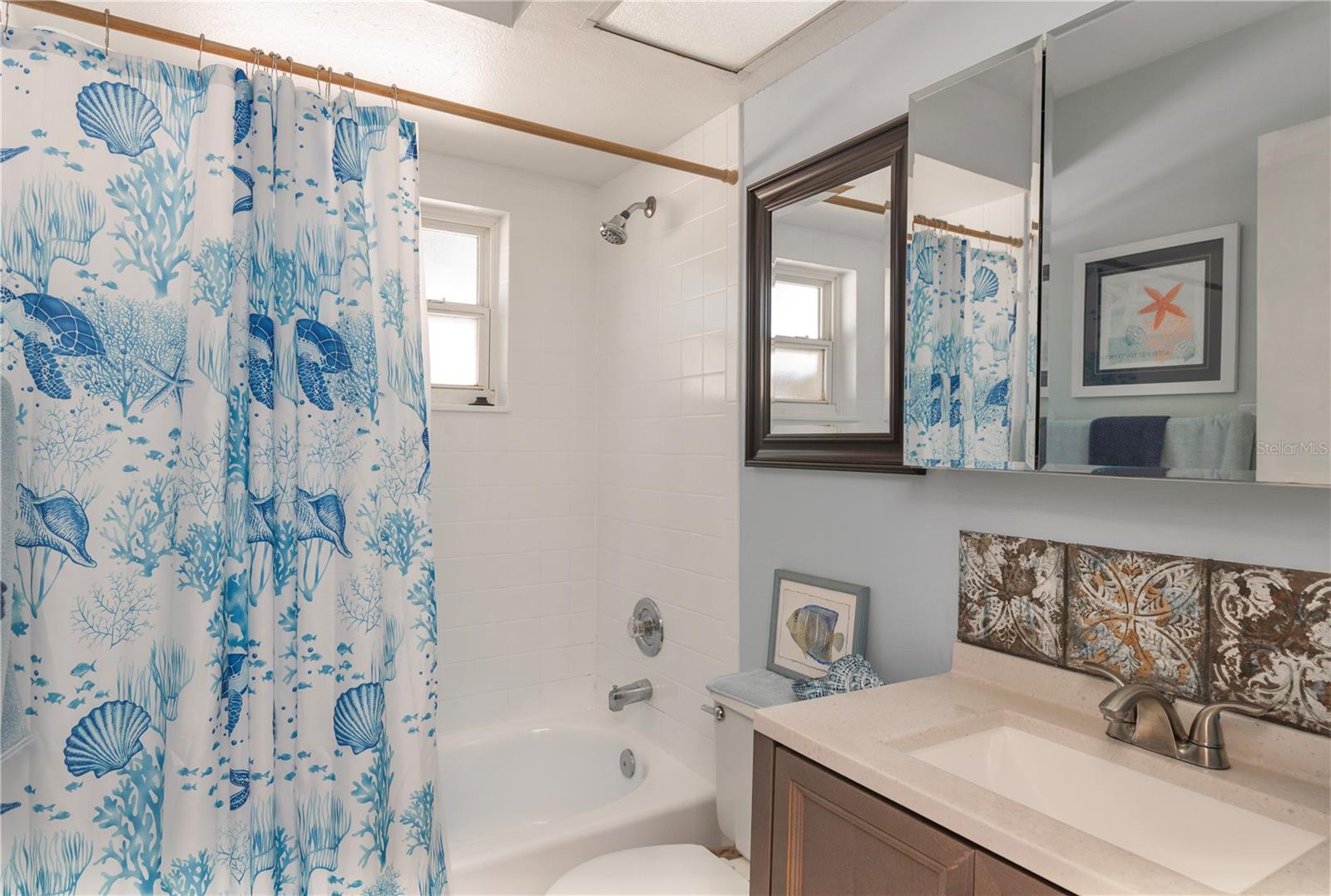 Listing photo id 17 for 2285 Hidden Meadows Drive E