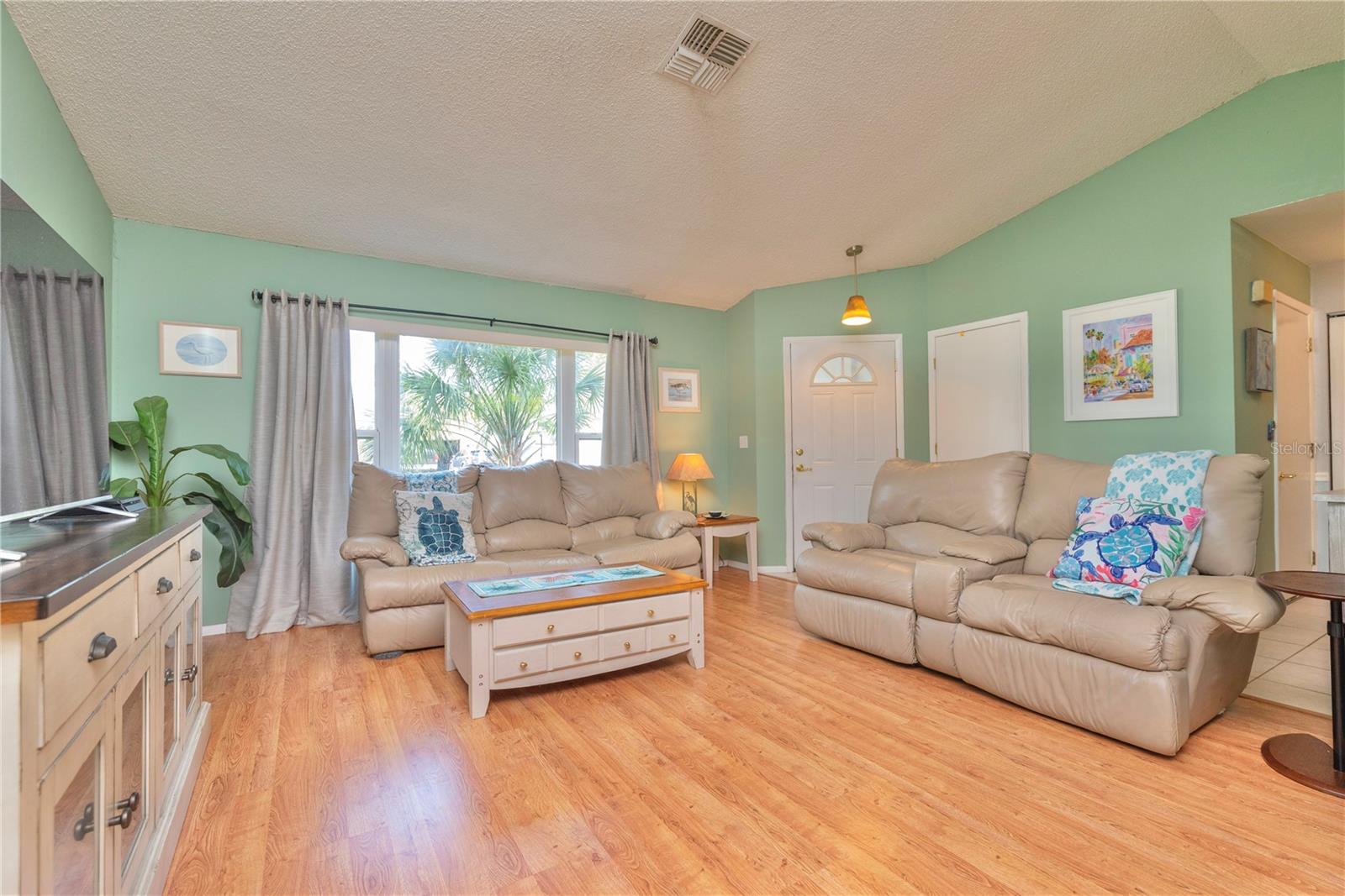 Listing photo id 0 for 2285 Hidden Meadows Drive E
