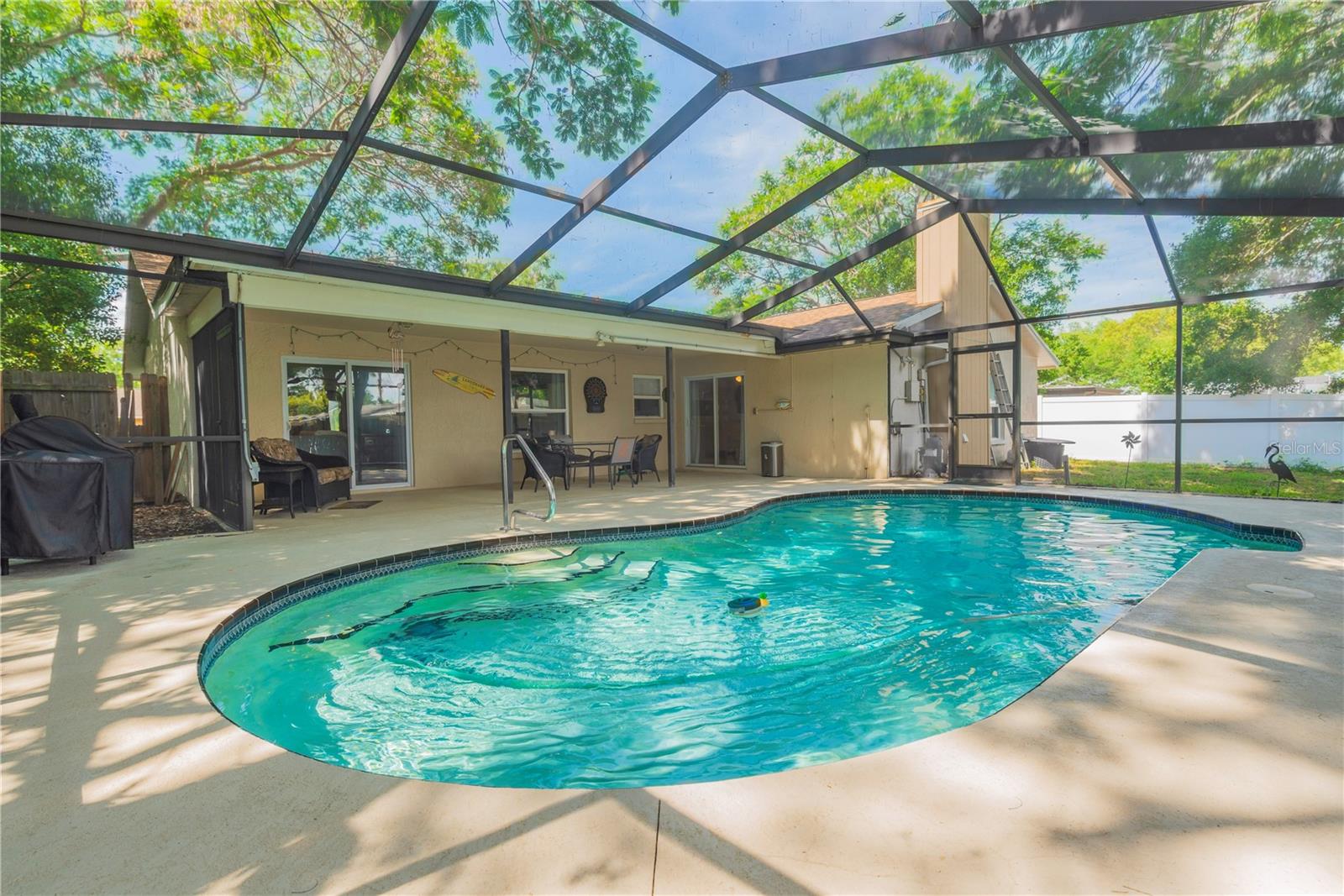 Listing photo id 18 for 2285 Hidden Meadows Drive E