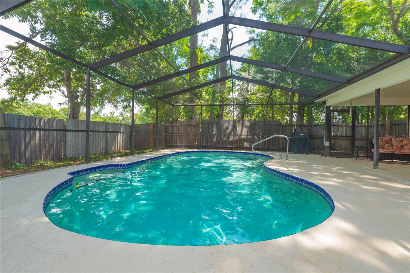 Listing photo id 19 for 2285 Hidden Meadows Drive E