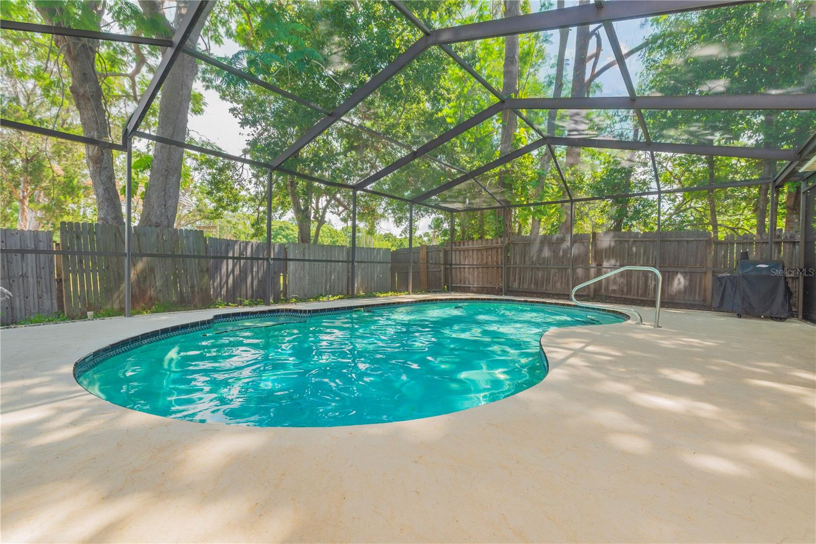 Listing photo id 21 for 2285 Hidden Meadows Drive E