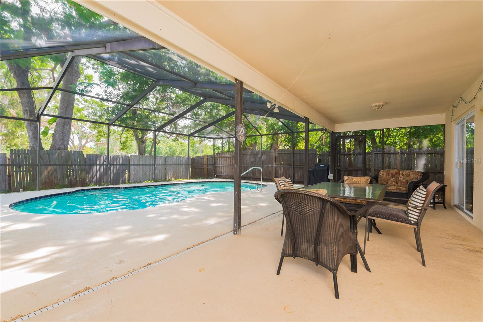 Listing photo id 22 for 2285 Hidden Meadows Drive E