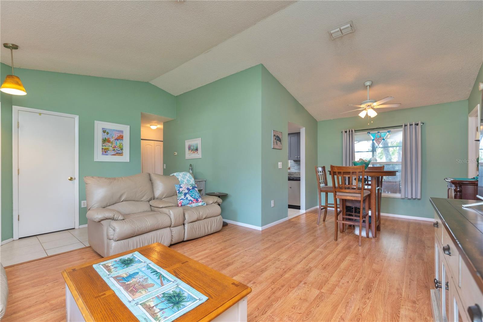 Listing photo id 1 for 2285 Hidden Meadows Drive E