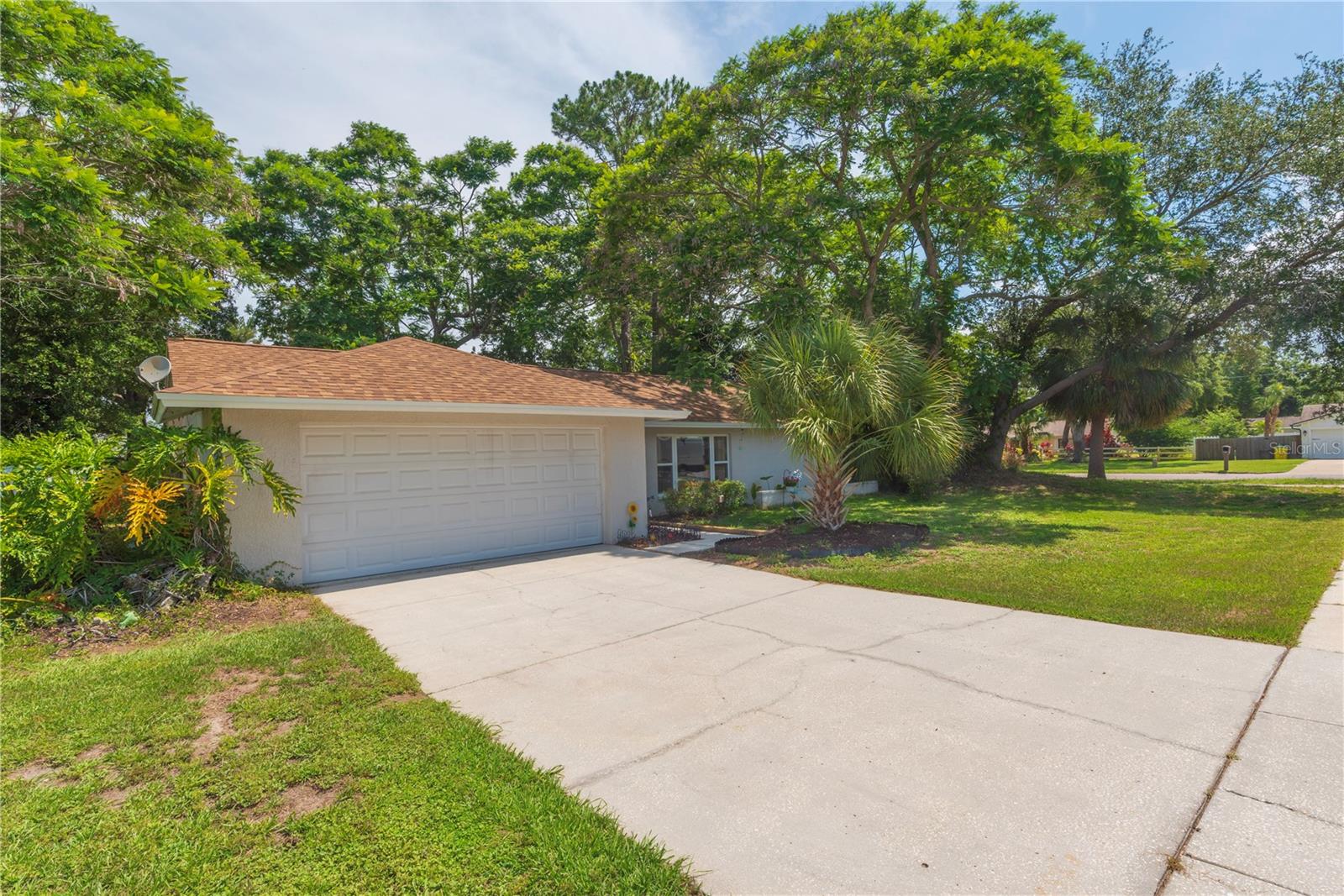 Listing photo id 29 for 2285 Hidden Meadows Drive E
