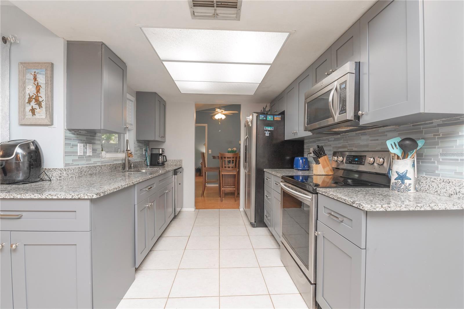 Listing photo id 3 for 2285 Hidden Meadows Drive E