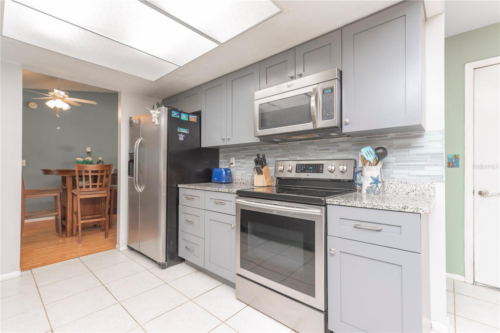 Listing photo id 5 for 2285 Hidden Meadows Drive E