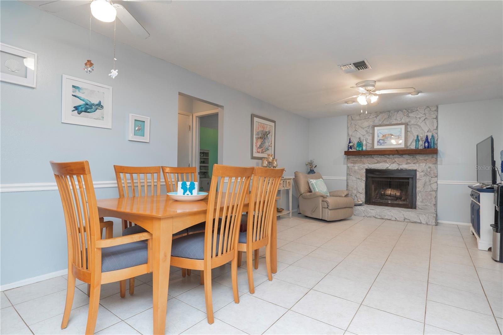Listing photo id 7 for 2285 Hidden Meadows Drive E
