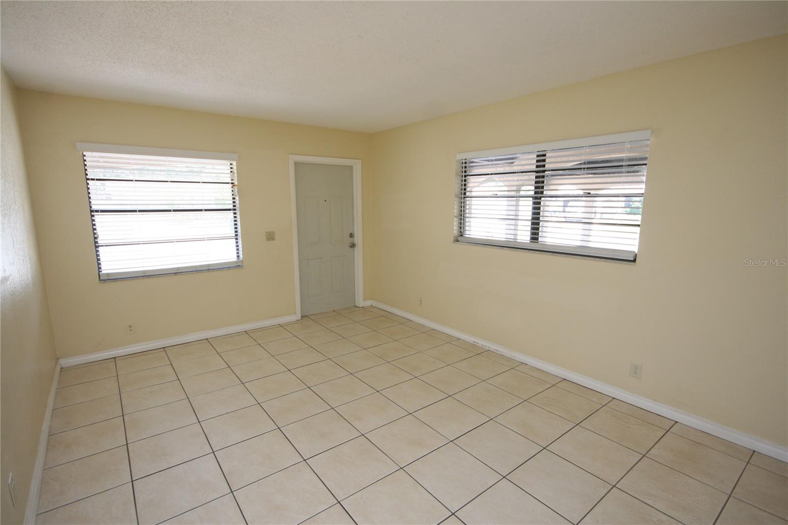 Image 6 of 36 For 6514 La Mesa Circle