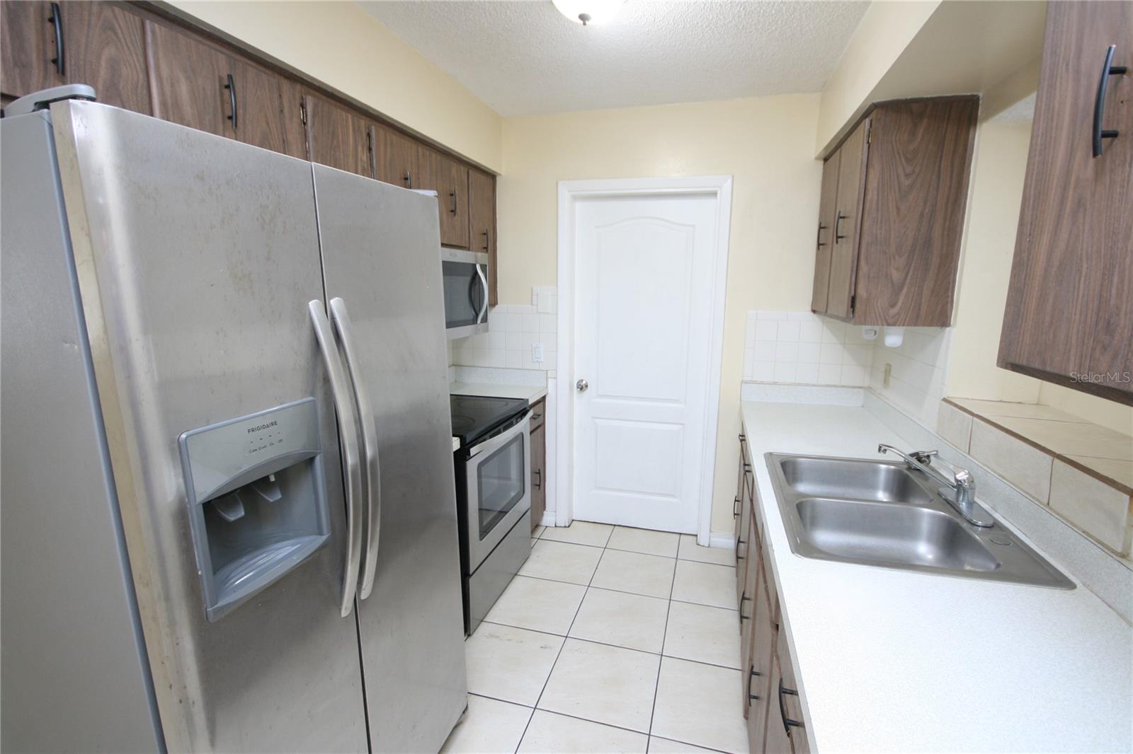 Image 7 of 36 For 6514 La Mesa Circle