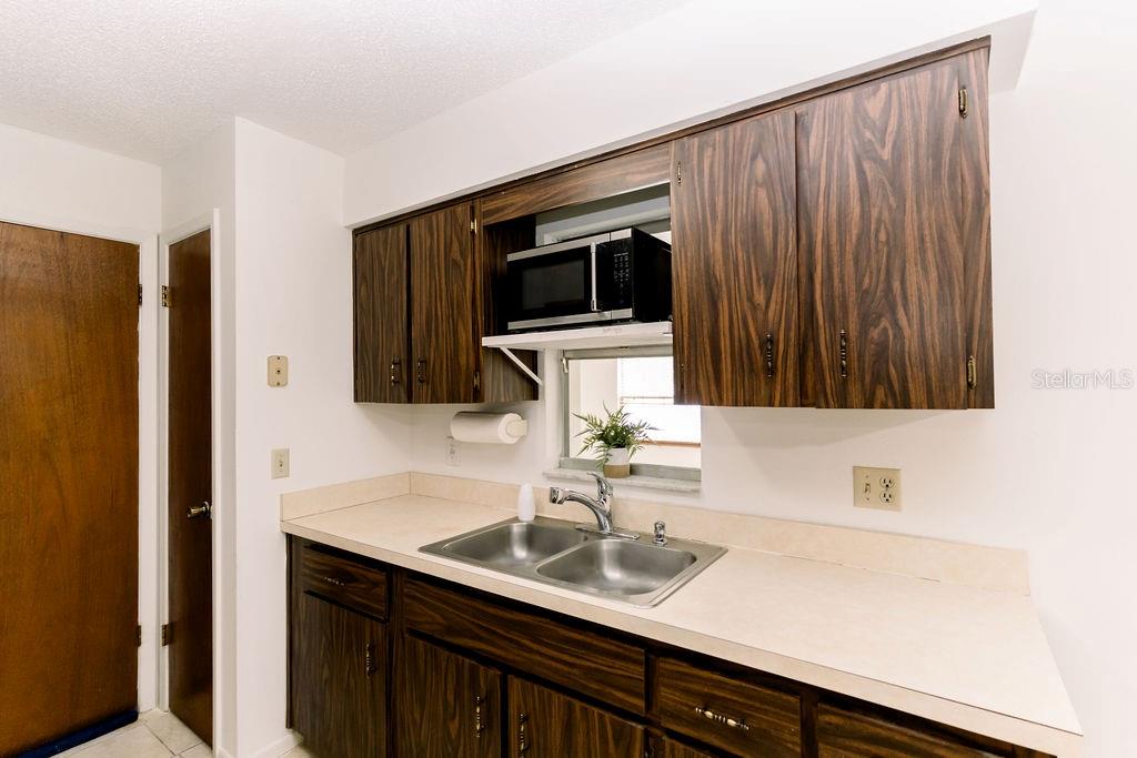 Image 10 of 32 For 6423 Boxwood Street