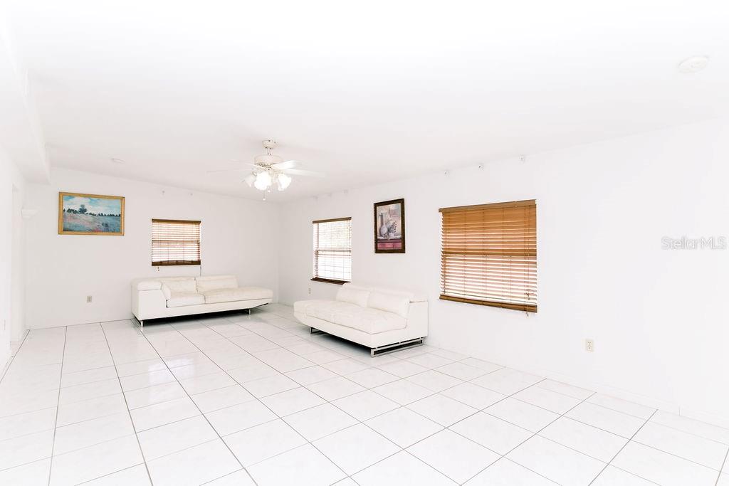 Image 12 of 32 For 6423 Boxwood Street