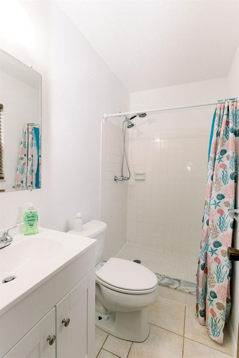 Image 17 of 32 For 6423 Boxwood Street