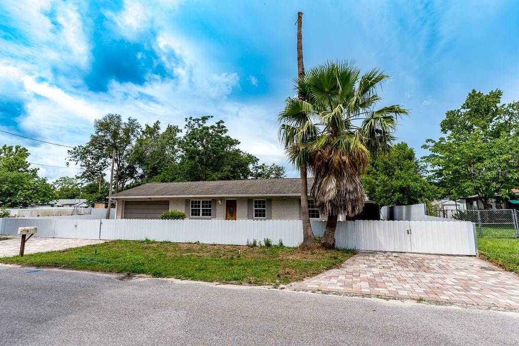 Image 2 of 32 For 6423 Boxwood Street