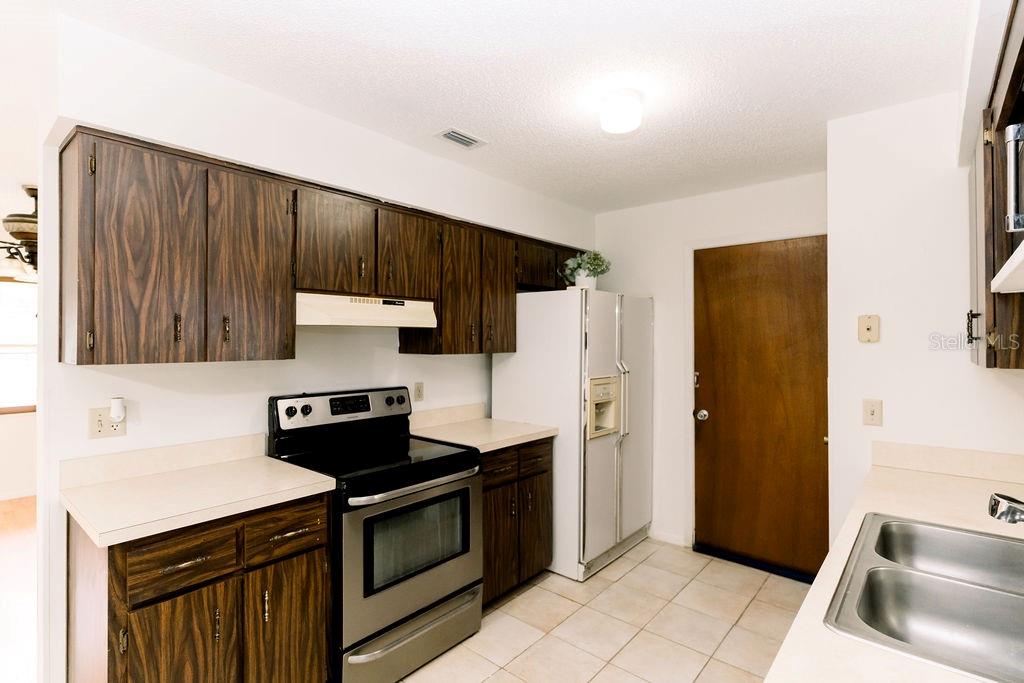 Image 9 of 32 For 6423 Boxwood Street