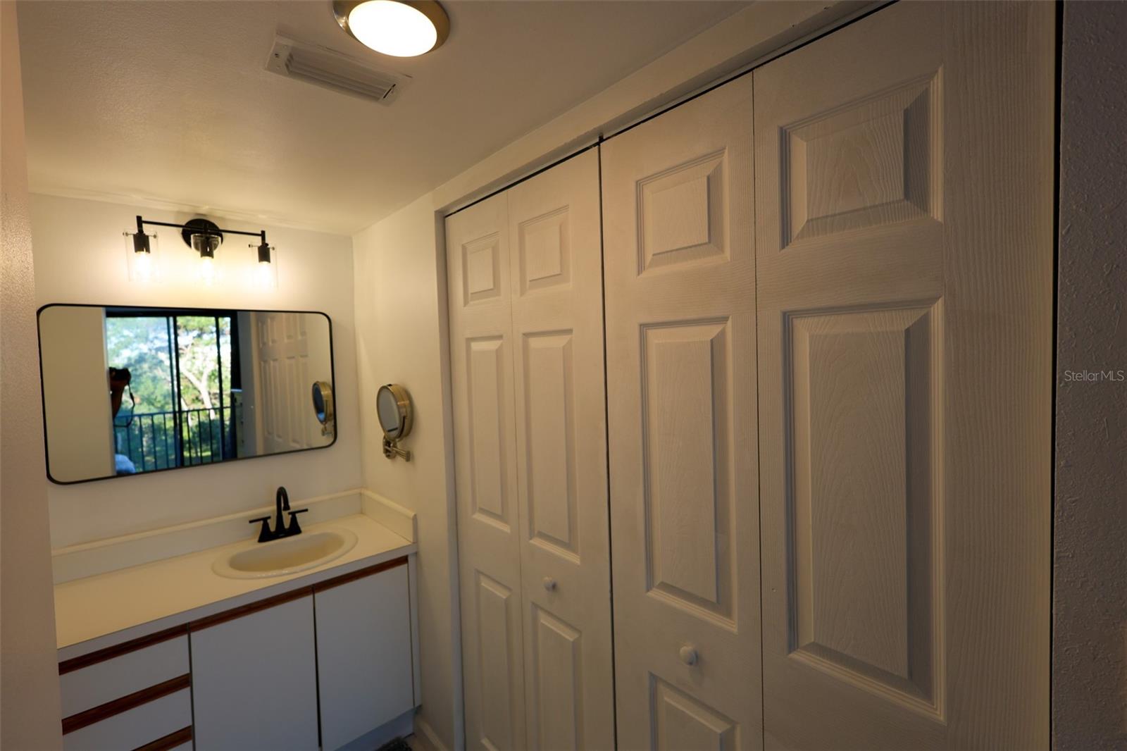 Image 18 of 23 For 800 Cove Cay Drive 4f